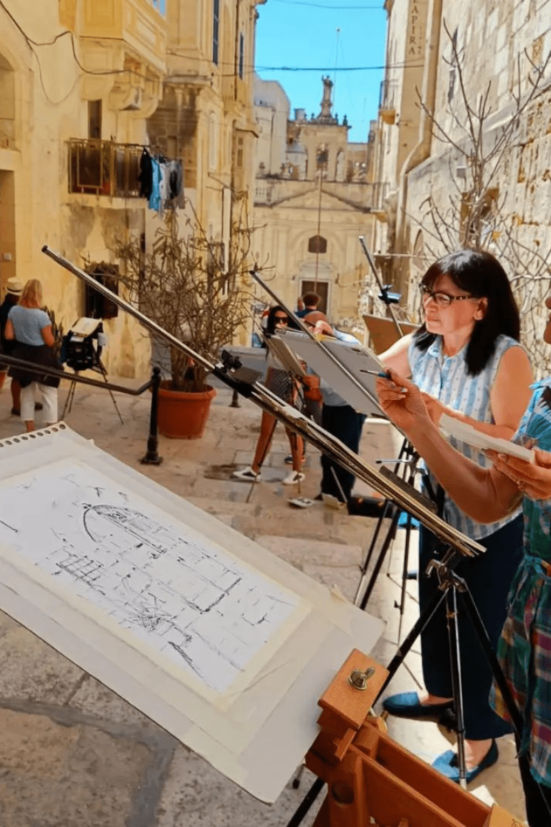 Sketching in Valletta art tour / ACM Experiences